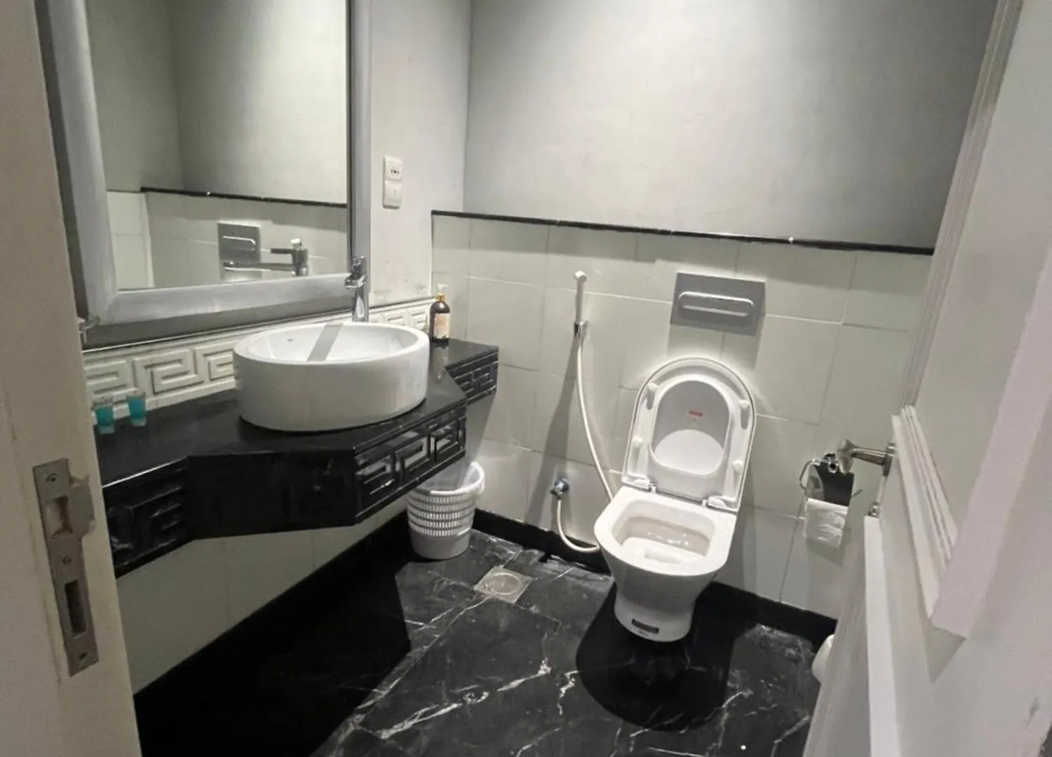 شقة باأطلالة بحرية برج الجوهره داماك Damac Aljawharah Tower Jidda Lägenhet